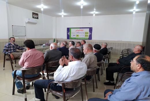 برگزاری دوره آموزشی توسعه کشت های گلخانه ای در شهرستان سامان