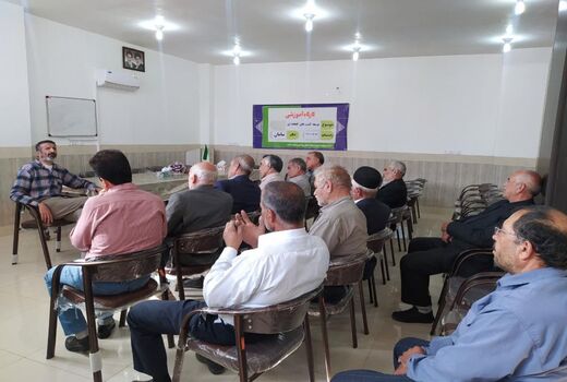 برگزاری دوره آموزشی توسعه کشت های گلخانه ای در شهرستان سامان