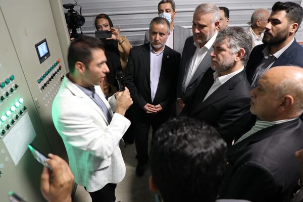 بازدید وزیر جهاد کشاورزی از مزرعه مرغ تخم گذار زرین پر در گرمسار