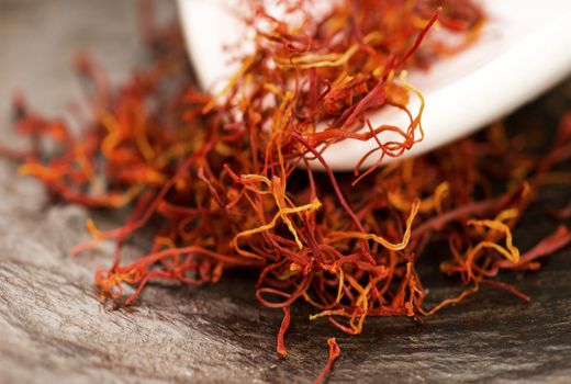 زعفران برخی شهرها به نام قائنات به فروش می‌رسد