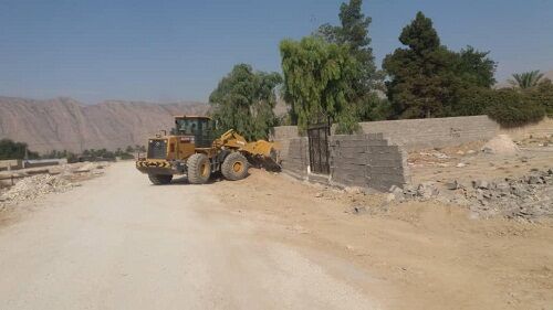 تخریب دیوار کشی غیرمجاز در کازرون