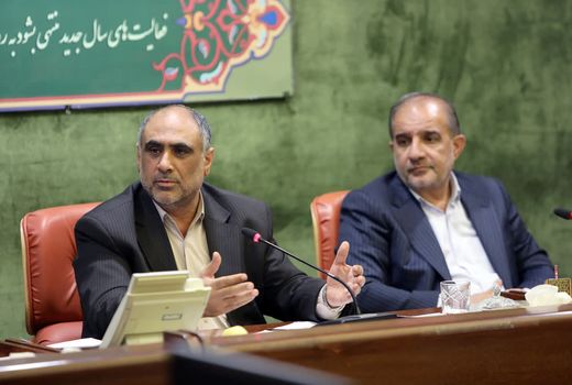 قانون‌گذار و مجری دور یک میز نشستند