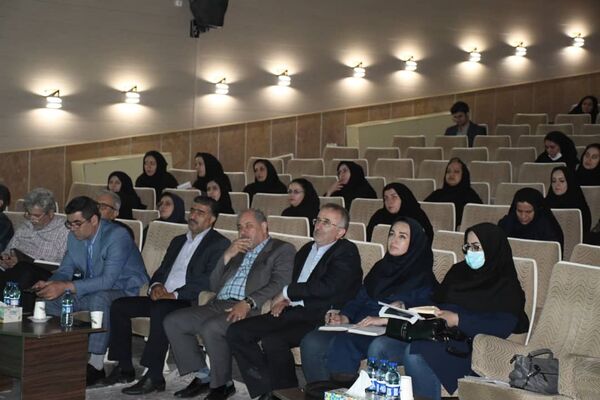 برگزاری کارگاه کنترل آفات در محیط های گلخانه ای بر پایه روش زیستی در تبریز