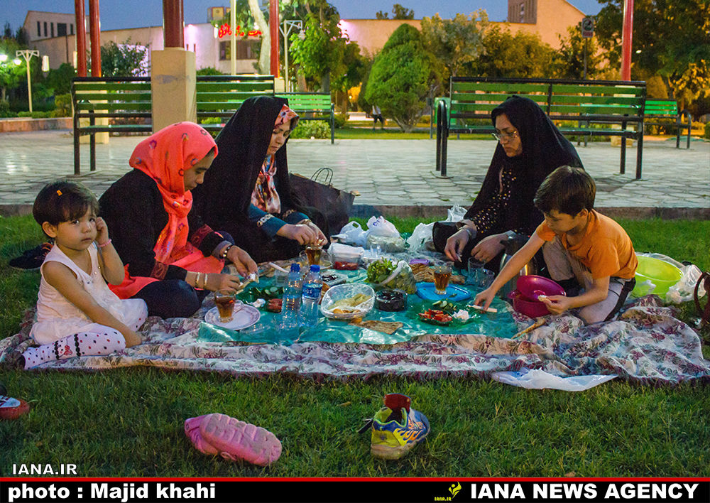 افطار در فضای سبزشهری