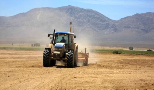 آغاز نقشه برداری طرح تسطیح لیزری اراضی در سروستان