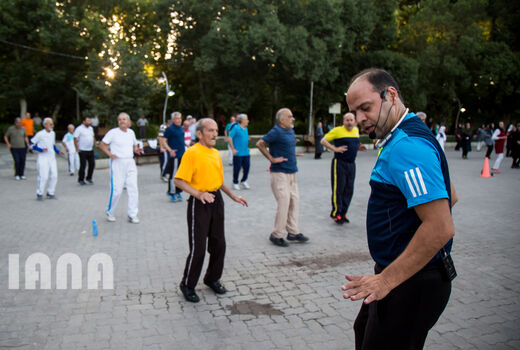 ورزش صبحگاهی در پارک لاله تهران