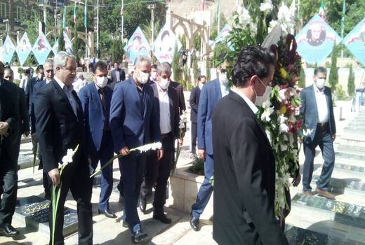 تجدید میثاق وزیر جهاد کشاورزی  با سپهبد شهید سلیمانی