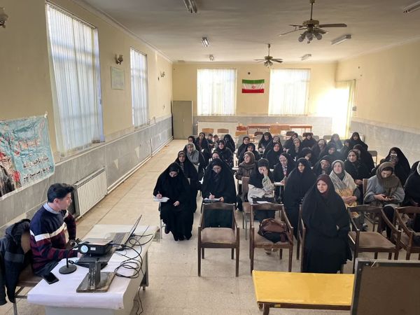 دوره مهارتی زعفران ویژه بانوان در بخش کندوان میانه برگزار شد