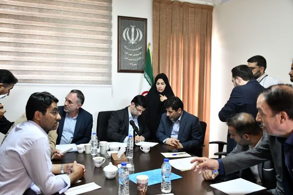 دیدار چهره به چهره آقامیری با تولید کنندگان و سرمایه‌گذاران بخش کشاورزی عجب‌شیر