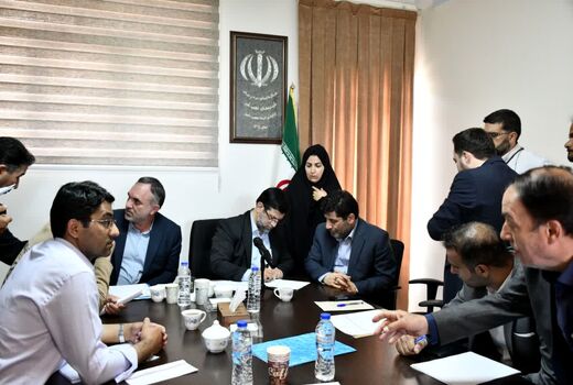 دیدار چهره به چهره آقامیری با تولید کنندگان و سرمایه‌گذاران بخش کشاورزی عجب‌شیر