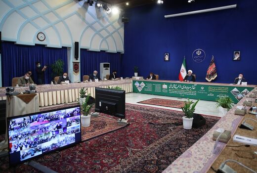 روستائیان در جنگ اقتصادی نانِ سفره مردم را تامین می‌کنند