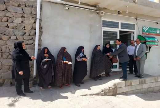 آغاز پرورش کرم ابریشم در شهرستان جلفا با توزیع 60 جعبه تخم نوغان در بین نوغانداران