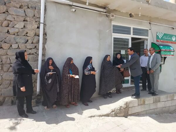 آغاز پرورش کرم ابریشم در شهرستان جلفا با توزیع 60 جعبه تخم نوغان در بین نوغانداران