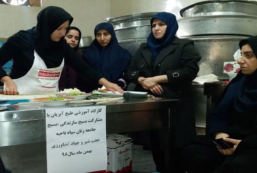 برگزاری کارگاه آموزشی مهارتی ارتقاء فرهنگ مصرف آبزیان در شهرستان عجب شیر