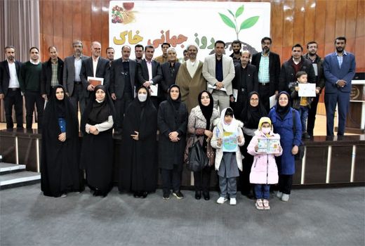 تجلیل از 6 اثر نقاشی برتر در همایش بزرگداشت روز جهانی خاک در استان چهارمحال و بختیاری