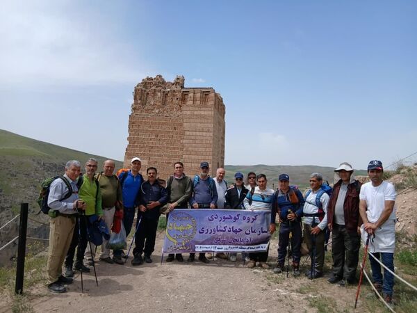 صعود موفقیت آمیز گروه کوهنوردی جهادکشاورزی آذربایجان شرقی به قلعه ضحاک 