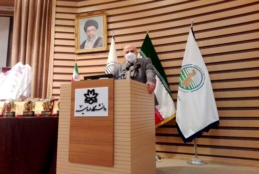 توسعه کشت گلخانه ای مانعی در راه احیای دریاچه نیست
