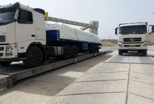 بارگیری و حمل محموله ۵۰۰ تنی کود اوره از مبداء پتروشیمی لردگان