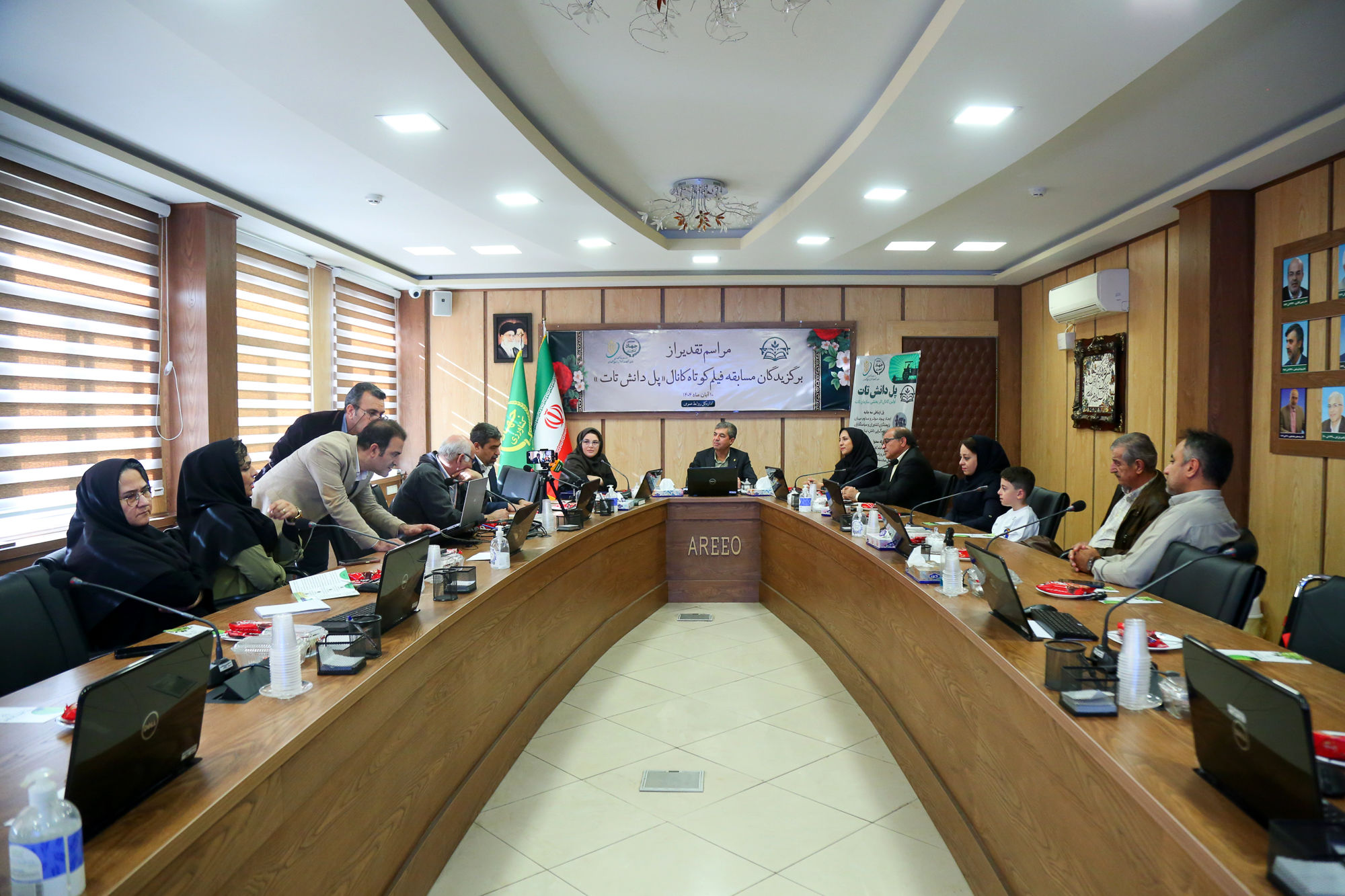  مراسم تقدیر از برگزیدگان مسابقه فیلم کوتاه کانال (پنل دانش تات) 