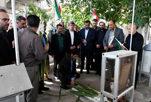 غبارروبی مزار شهدای سنگرسازان بی سنگر به مناسبت هفته جهاد کشاورزی