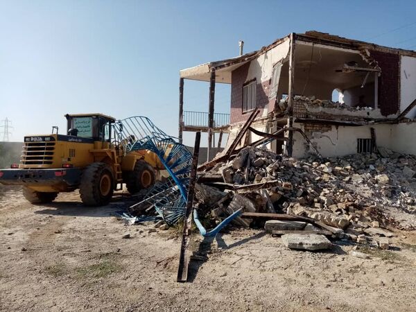 دو بنای غیرمجاز در اراضی کشاورزی شهرستان آبیک تخریب شد