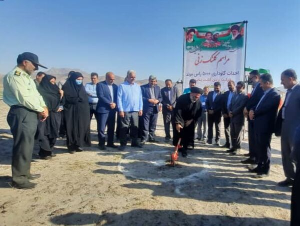 کلنگ احداث گاوداری ۵ هزار راسی مولد نژاد سیمنتال در سلماس به زمین زده شد 