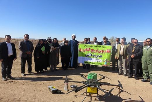 پرواز پهبادهای سم پاش در مزارع باغین