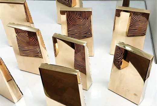 نشان ویژه‌ شایستگى ایسفا برای بهترین طراحى صحنه و لباس