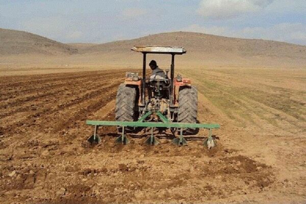 نرخ ساعت کاری تراکتور‌ها در شهرستان گناوه اعلام شد
