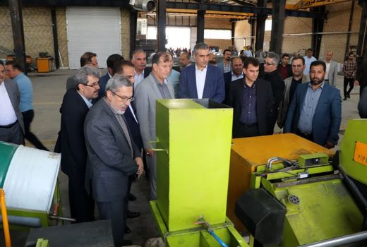 بازدید معاون وزیر جهاد کشاورزی از یک واحد تولید سازه‌های گلخانه‌ای 