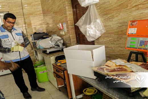 کشف کارگاه غیر مجاز بسته‌بندی آلایش مرغ در اهواز