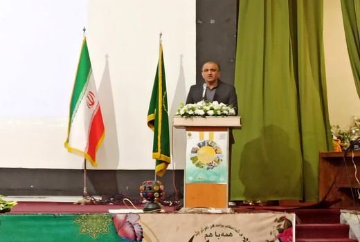 کشاورزان نمونه تجربیات خود را به دیگران انتقال دهند 