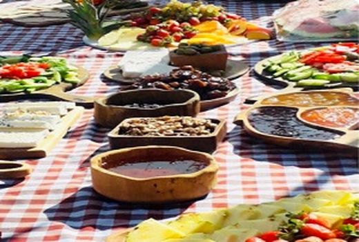  جشنواره غذا‌های دریایی در ساحل دریاچه اوان منطقه الموت قزوین برگزار شد