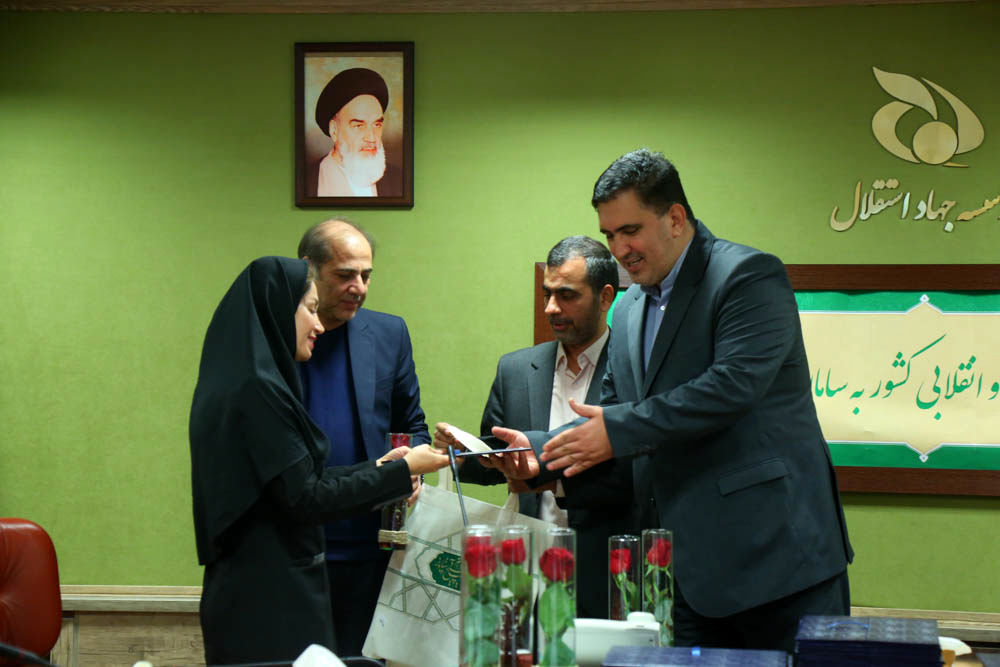 مراسم گرامیداشت روز زن در موسسه جهاد استقلال  