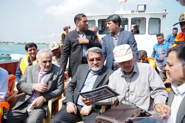 شناور شهید طرحچی با حضور وزیر کشور در مازندران به آب انداخته شد
