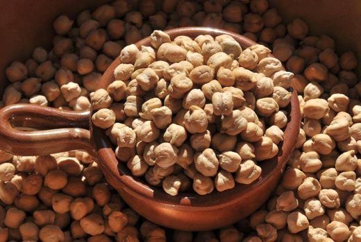 واردات بی‌رویه قیمت نخود در بازار را کاهش داد