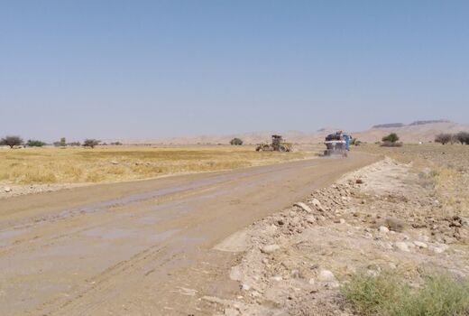 بازسازی یک جاده بین مزارع در خنج