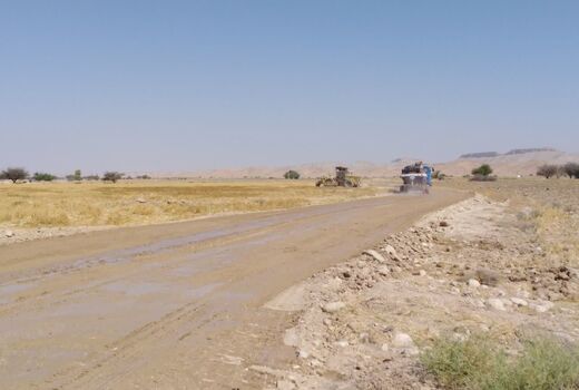 بازسازی یک جاده بین مزارع در خنج