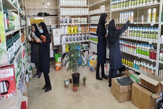 کشف سم و کود غیر مجاز از دو فروشگاه در بیضا 