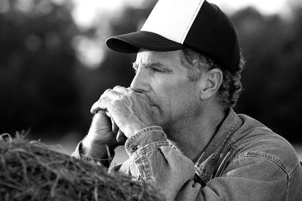 کشاورزان افسرده، در معرض بیشتر خطر خودکشی/ افزایش 90 درصدی احتمال افسردگی با قرارگرفتن در معرض آفت‌کش‌ها/ ایجاد خط تلفن 24 ساعته برای کمک به کشاورزان