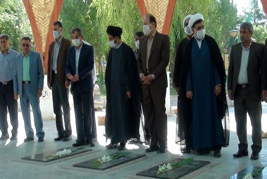 غبار روبی مزار شهدای گمنام و دیدار با امام جمعه محترم ایلام در چهارمین روز از گرامیداشت هفته جهاد کشاورزی 