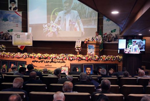 جهادگران مردم و کشور را برای رسیدن به نقطه امن یاری کنند