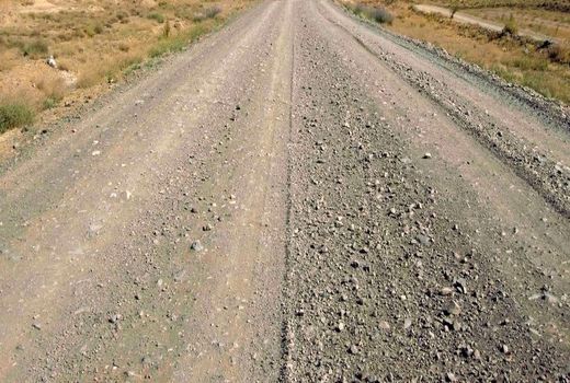 بهسازی 3300 متر جاده بین مزارع در اقلید 