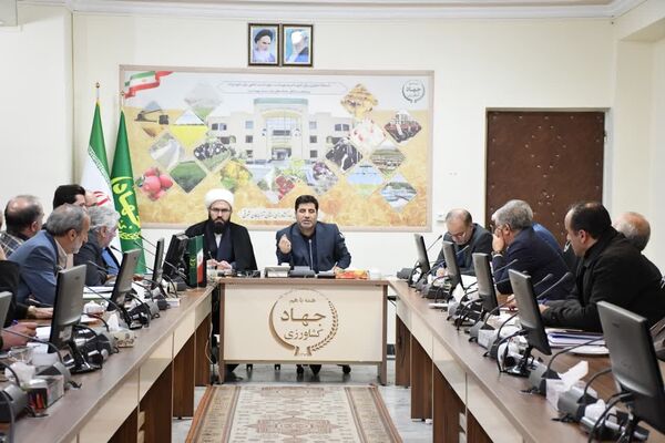 تاکید بر انتقال کشت سبزی و صیفی به محیط گلخانه ای در آذربایجان شرقی