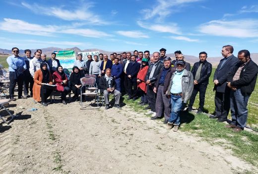 برگزاری کاروان ترویج الگوی کشت ملی محصولات زراعی در بیضا