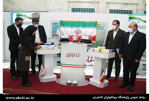 رونمایی از دو نانوکیت تشخیص آلودگی‌های نیترات، نیتریت و آمونیاک پژوهشگاه بیوتکنولوژی کشاورزی در هفته دولت