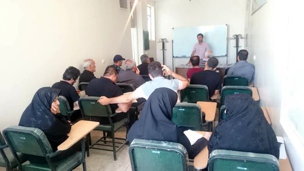 بهره برداران بخش آفتاب با قوانین ومقررات حفظ کاربری اراضی زراعی وباغ ها آشنا شدند