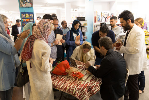 ادبیات؛ پیوندِ میانِ دو فرهنگ 