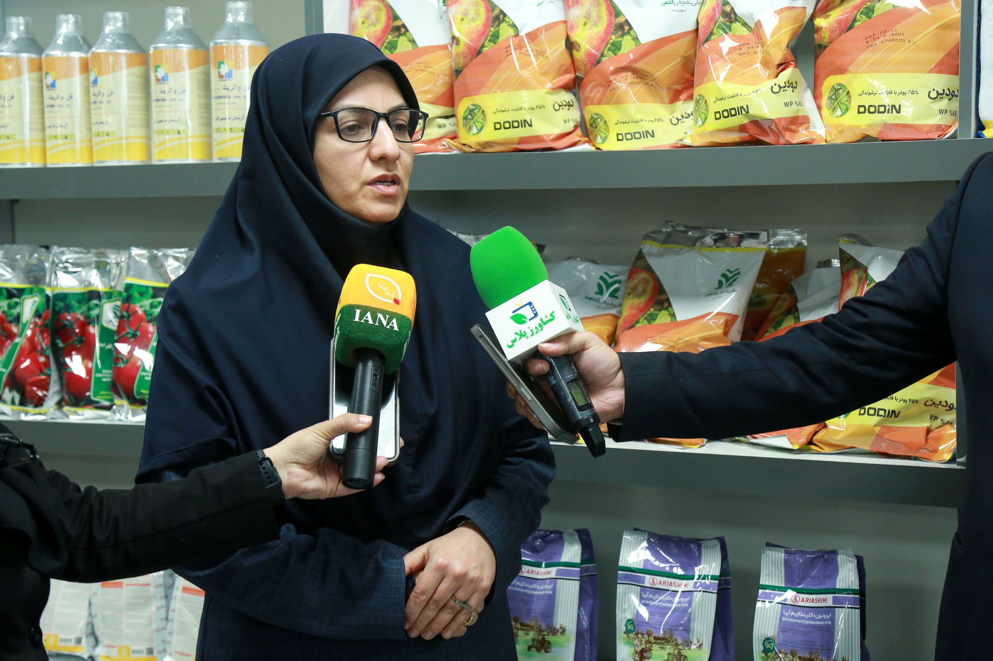  بازدید رئیس سازمان حفظ نباتات از تعاونی عرضه کننده آفت کش های کشاورزی 