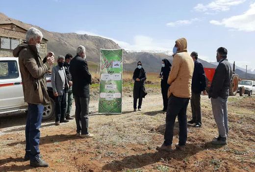 برگزاری دوره آموزشی تخصصی مراحل داشت کلزا در شهرستان اردل